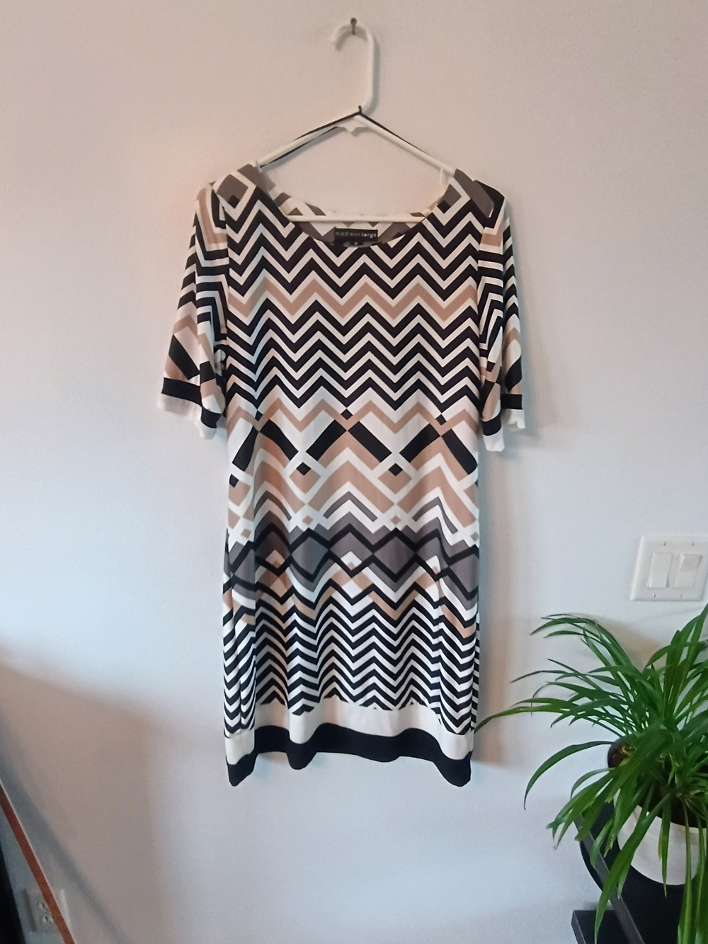 Madison Leigh Dress 14 Black Tan Geometric Chevron Stretch Career Midi Shift